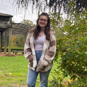 Meet your Posher, Alyssa